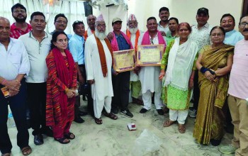 प्रजातन्त्र प्राप्तीको आन्दोलनमा योगदा पुर्‍याएका कर्माचार्य र थारुलाई मरणोपरान्त सम्मान