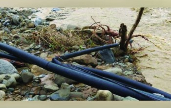 बाढीले पाइप बगाएपछि खानेपानीको हाहाकार