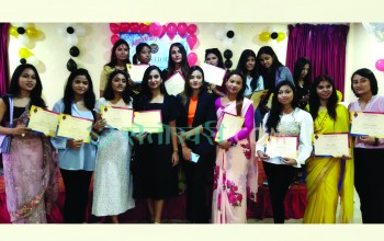 ‘आर्टिस्टिक द मेकअप स्टुडियो एण्ड एकेडेमी’ मा टिनएजर र ब्यूटिसियनहरु आकर्षित