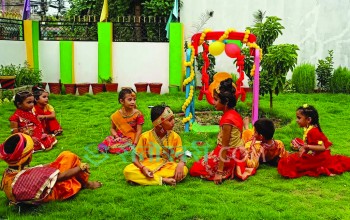 प्रज्ञालयमा कृष्ण जन्माष्टमी उत्सव : अभिभावकसंग राधाकृष्णको भेषमा बालबालिका स्कुल पुगे