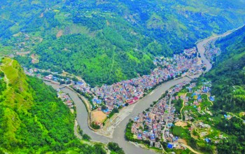 बेनीको बजार बढ्यो तर व्यापार खस्कियो