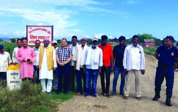 सुख्खाग्रस्त नरैनापुरका किसानलाई मन्त्री अथकको आश्वासन ‘तत्काल राहतको व्यवस्था गराउँछु’