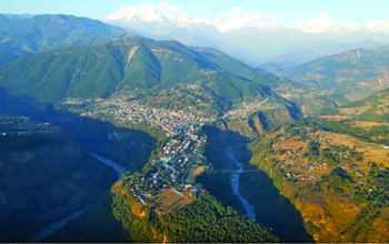 पर्यटकको मन लोभ्याउने पर्वत