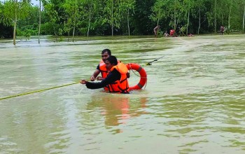 रुखमा अड्किएका दुई युवकको सात घण्टापछि उद्धार