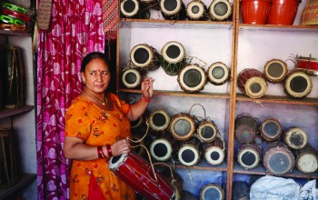 सङ्कटमा मादल व्यवसाय