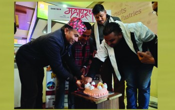 ५१ दिन मनाउँदै ‘महापुरुष’ : नेपालगन्जमा केक काटेर खुशी साटियो