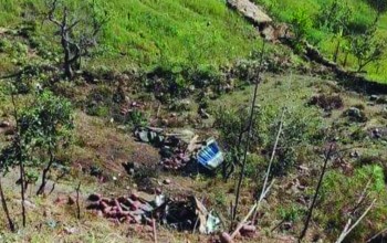 नेपालगन्जबाट मनकामना ग्यास बोकेर गएको ट्रक दैलेखमा दुर्घटना हुँदा ३ जनाको मृत्यु