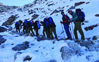 नेपाली सेनाको टोलीबाट सगरमाथा हिमालको सफल आरोहण