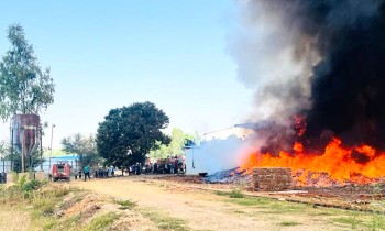 बाहुबली उद्योगमा लागेको आगो ७ घण्टापछि नियन्त्रण, घटना अनुसन्धान गर्दै प्रहरी