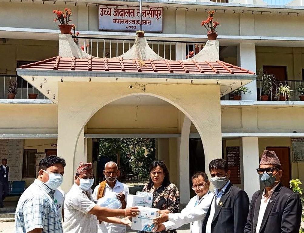 राप्ती गणेश कन्स्ट्रक्सनद्वारा स्वास्थ्य सामाग्री सहयोग