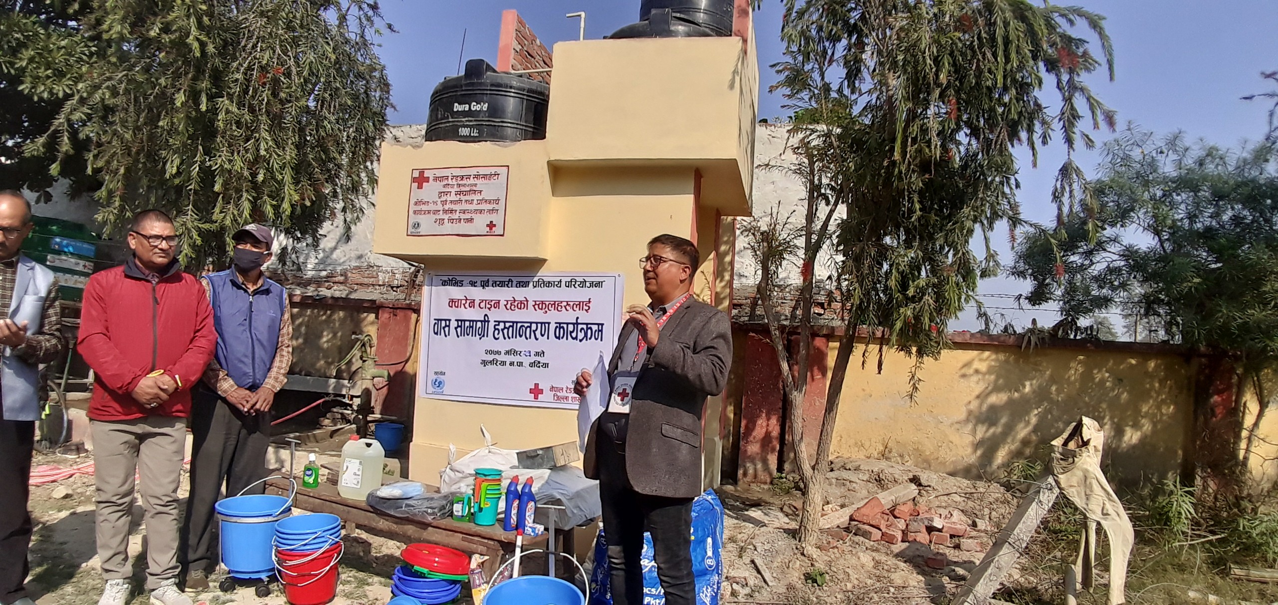 रेडक्रसद्वारा बर्दियाका विद्यालयलाई सहयोग