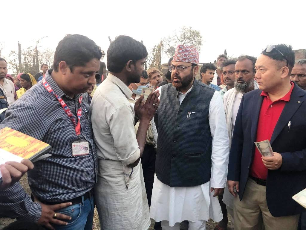 नरैनापुर आगलागि पीडितलाई राहत प्रदान