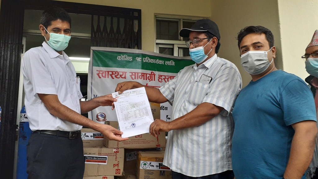 गेरुवाद्वारा कोभिड–१९ प्रतिकार्यका लागी स्वास्थ्य सामाग्री प्रदान