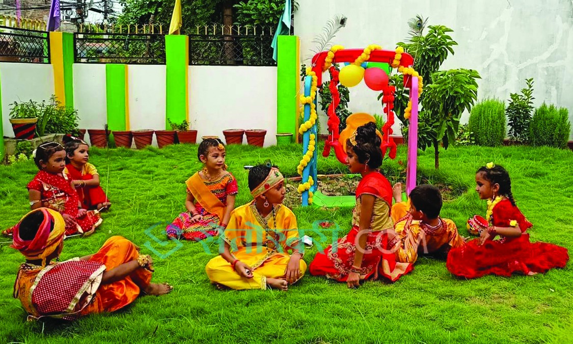 प्रज्ञालयमा कृष्ण जन्माष्टमी उत्सव : अभिभावकसंग राधाकृष्णको भेषमा बालबालिका स्कुल पुगे