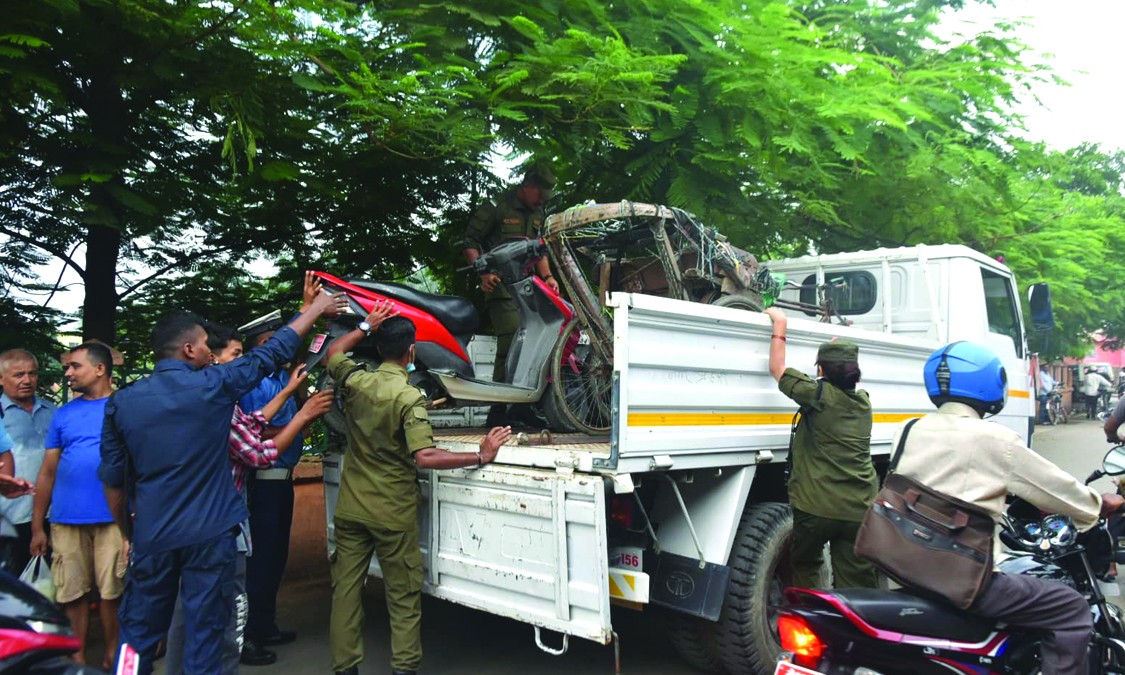 एक्सनमा उत्रियो उपमहानगर, खाली होला त फुटपाथ !