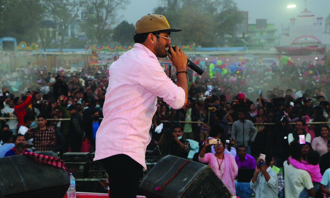 गायक तथा मोडल चक्र बमको बेजोड प्रस्तुती