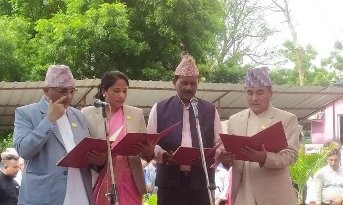 लुम्बिनीका नवनियुक्त ८ मन्त्रीद्वारा पद तथा गोपनीयताको शपथ