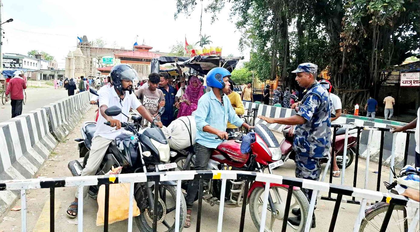 दसैं बजार: यसपालि गुल्जार भयो नेपालगन्ज, नेपाली उपभोक्ता नभएपछि पारितिर सुनसान 