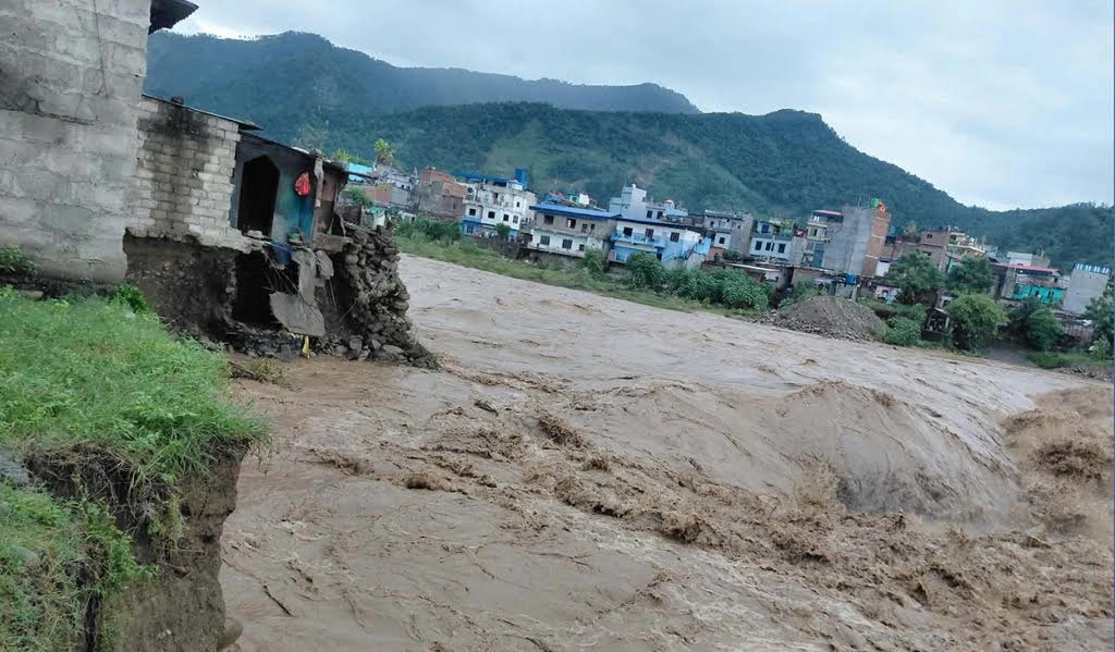 तिनाउमा बगे ५ घर, कालीगण्डकीले २५ घर लग्यो