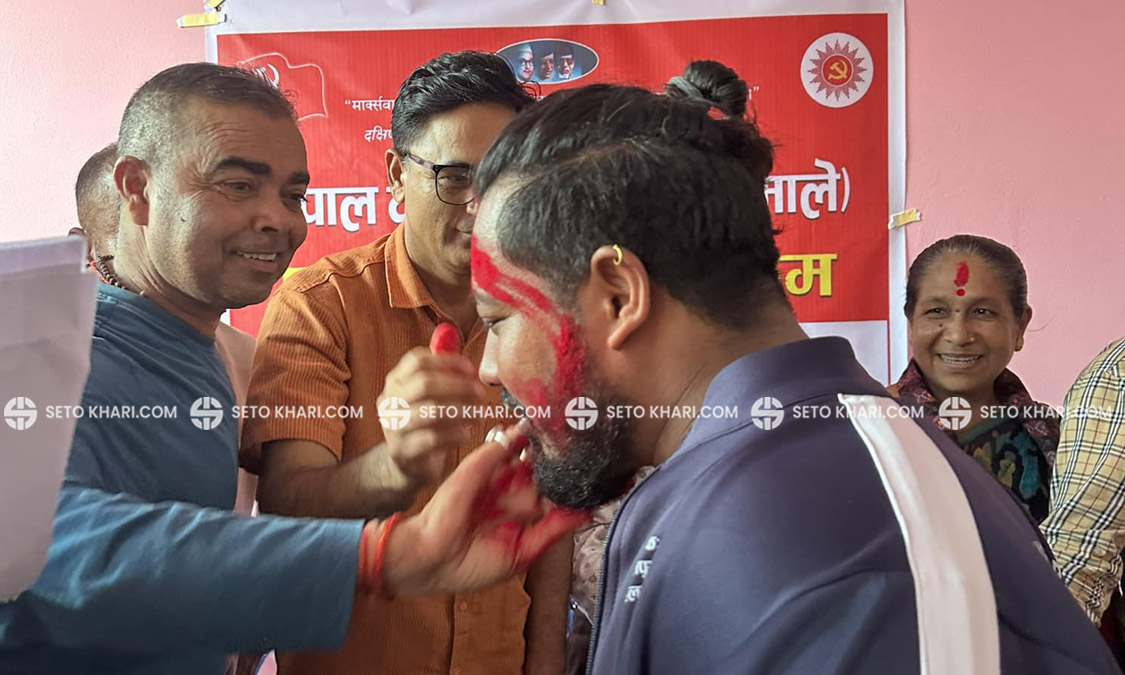समाजबादी युवा संघ बाँकेका अध्यक्ष कुँवर लगायत १५० जना युवा एमालेमा प्रवेश